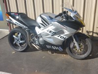 As carenagens chegaram na data prometida e a montagem foi perfeita. Sempre que os contactei, responderam em poucas horas, o kit parece ótimo, todos pensam que comprei uma bicicleta nova.