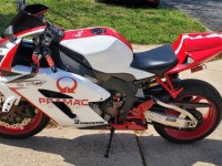 Foi a primeira vez que fiz uma encomenda neste site. Fiquei preocupado com a qualidade das carenagens durante o processo. Acontece que não só a qualidade era ÓTIMA... as carenagens encaixavam perfeitamente e a pintura era 10 em 10. O acabamento transparente faz realmente com que a cor se destaque. O processo de encomenda foi fácil. O nível de cuidado e preocupação que recebi da equipa de atendimento ao cliente foi incrivelmente bom. Responderam a todas as minhas perguntas ou preocupações no mesmo dia. Com certeza farei outra encomenda com grande confiança!