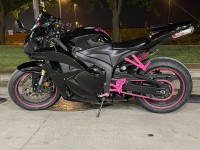 Absolutamente incrível. Não cometa o erro de ir para outro lado. Têm um ótimo atendimento ao cliente e garantem os seus produtos. Recebi atualizações em cada fase do processo de fabrico e recebi as minhas carenagens dentro do prazo estipulado. As carenagens são de grande qualidade e encaixam perfeitamente na minha CBR.