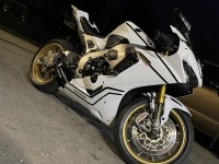 Comprei carenagens de substituição para a minha SP1 de 20k. Quando apareceram, a embalagem era ótima, assim como o ajuste e o acabamento. Tudo recortado e encaixado perfeitamente como oem, vou definitivamente comprar novamente e recomendo vivamente, a propósito, usei os meus próprios decalques